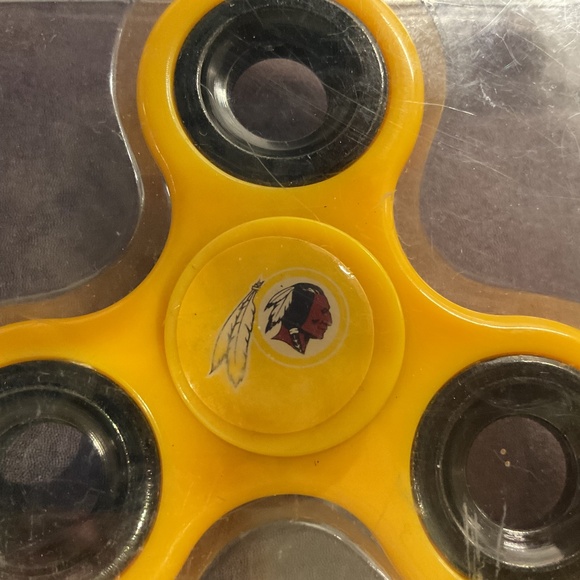 Washington Redskins Fidget Spinner - Picture 4 of 4